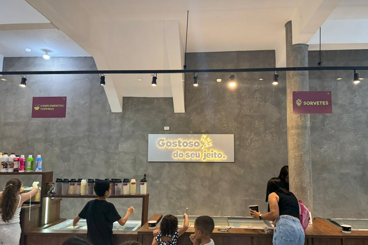 Self-service reduz custos? Entenda a lógica da operação enxuta